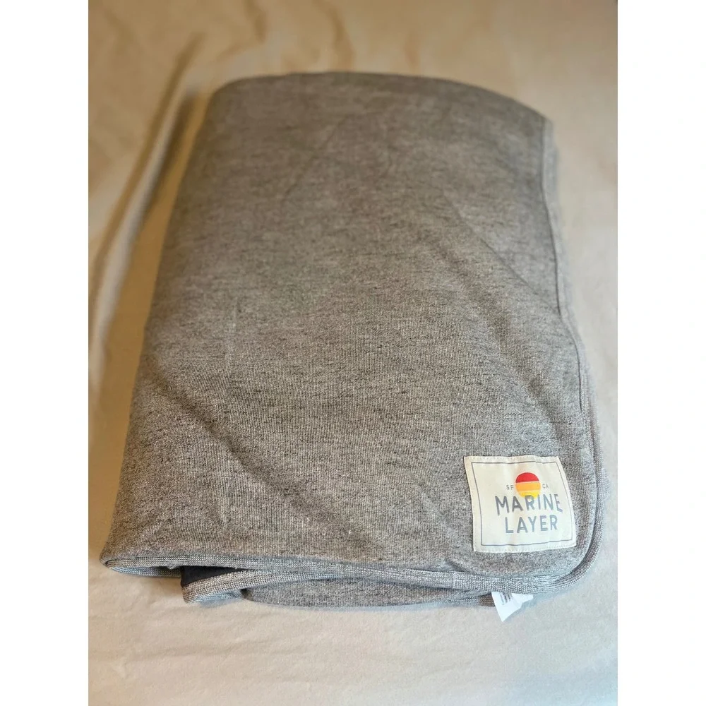 Marine Layer Signature Lined Reversible Travel Blanket Grey Heather Charcoal